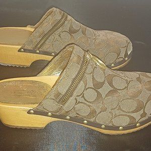 COACH Jessi Heels Clogs Mules Womens Sz 10B brown tan Gold Signature Zipper